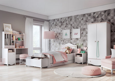 Mia [Kids Room]