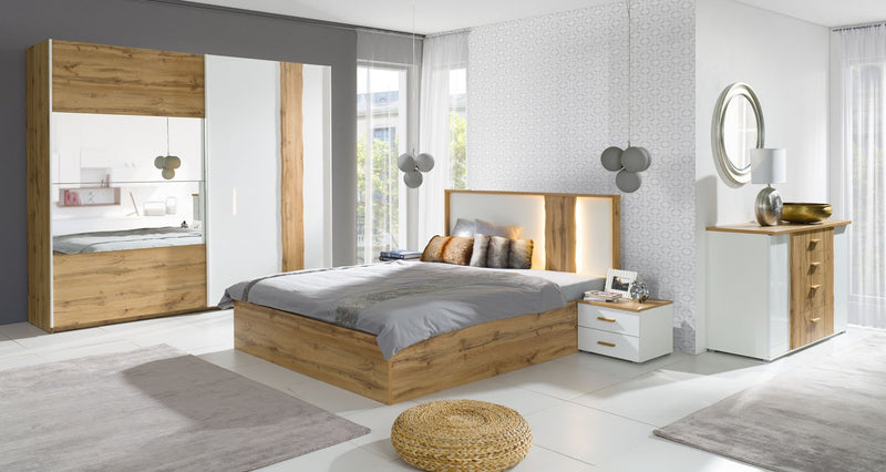 Wood WD31 Bed Frame [EU King] [Oak] - Lifestyle Image